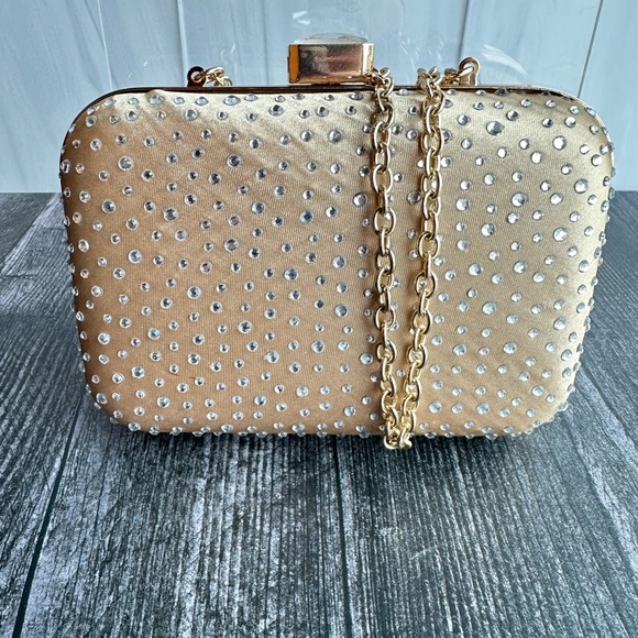 Vintage look Gold clutch with Clear Crystal Embellishments - Picture 5 of 5